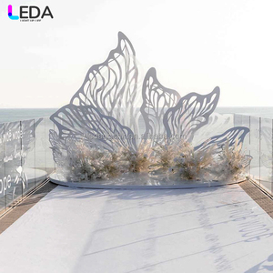 ฉากหลังเหล็กสำหรับงานแต่งงานในสวนกลางแจ้ง LEDA  โครงเหล็กฉลุลายดอกไม้ สำหรับตกแต่งผนังหลังเวทีในงานอีเว้นท์ - Product Image 1