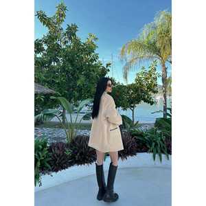 Chaqueta Beige Serenity con Botones para Mujer - Product Image 1