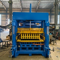 Ligne de production automatique : Système hydraulique pour blocs creux, pavés emboîtables et bordures.