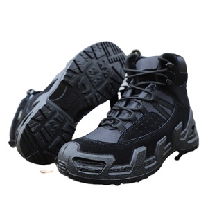 Bottes de randonnée TSB07 noires en nubuck, modèle tactique mi-montant personnalisé avec empeigne en daim - Product Image 1