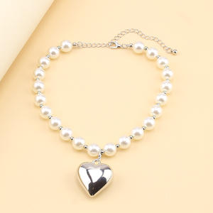 Collar con cuentas de perlas de imitación, colgante de corazón, diseño geométrico, joyería para fiesta, accesorio de moda para mujer - Product Image 3