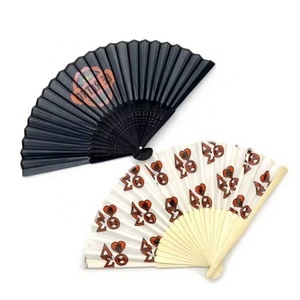 Ventilateur à main pliable en tissu de bambou sculpté imprimé personnalisé pour les cadeaux de gros promotionnels - Product Image 6