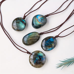 Collier pendentif rond en labradorite, bijoux bohèmes élégants, idéal pour la Saint-Valentin, pour hommes et femmes - Product Image 6