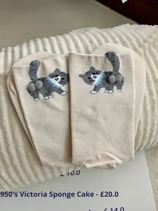 Calcetines de punto para mujer con diseño de gato travieso, divertidos y lindos, con estampado 3D, absorbentes del sudor y con pompón. - Product Image 6