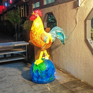 Statues de coqs <span class=keywords><strong>en</strong></span> fibre de verre pour la décoration extérieure avec éclairage LED, sculpture d'animaux de la ferme <span class=keywords><strong>en</strong></span> fibre de verre pour le jardin - Product Image 6