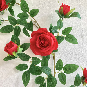 Guirlandes de roses artificielles Qingyu Chronicle, verdure décorative rouge pour plafonds, tuyaux de climatisation, murs de cour - Product Image 4