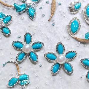 Boucles d'oreilles à fleurs bleues, perles d'eau douce, plaqué platine, bijoux d'oreille floraux pour femmes, fête d'anniversaire ORIGINAL - Product Image 2