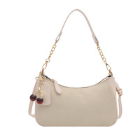 Sac à bandoulière couleur unie 2025 – Sac à main de luxe léger et tendance pour femme avec pendentif