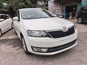 Auto Usata CarGuazi <span class=keywords><strong>Skoda</strong></span> Rapid Benzina 1.5 Più Venduta Trazione Anteriore 5 Posti - Product Image 2