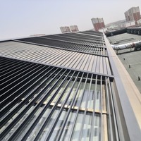 Lumière RVB bioclimatique moderne Pergola d'extérieur en aluminium Gazebo et pavillon Stores à persiennes motorisés étanches