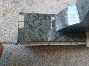 Design Unici per Lapidi in Granito Verde Oliva con Croce Intagliata, Monumento Verticale Stile Rumeno, Prezzi Convenienti per Lapidi Cimiteriali - Product Image 6