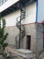 Escalier en spirale extérieur en fer forgé, style français, marches antidérapantes pour villa et jardin