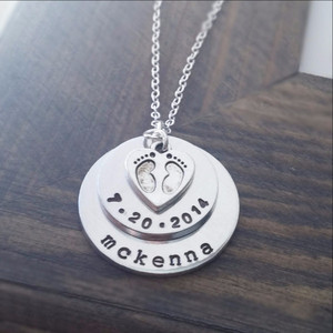 Nuova collana per bambini con nome e data personalizzati - Product Image 1