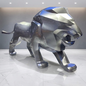 Instalación Artística Moderna de León en Aluminio Pulido con Superficie Brillante - Product Image 1
