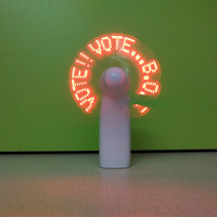 Mini Ventilatore LED Portatile con 7/11 Luci LED, Messaggio e Logo Personalizzabili per Feste e Pubblicità Promozionale