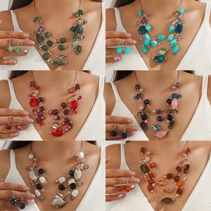 Collier et boucles d'oreilles en résine à paillettes multicouches vintage en gros, style bohème, pierre irrégulière colorée - Product Image 2