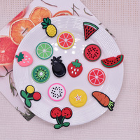 Assortiment de breloques pour chaussures en PVC souple, motifs de fruits et de dessins animés, design alimentaire mignon, pour enfants, accessoires DIY