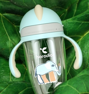 Biberón de alimentación de bebé con patrón de dibujos animados de PP y silicona portátil 2024 con asas cómodas para niños pequeños 300ml de flujo lento - Product Image 5