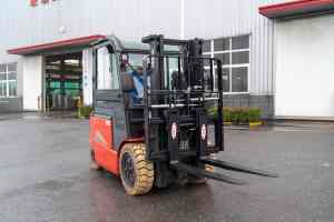 Навесное оборудование LDSJ: позиционер вил для вилочных погрузчиков 1.5-7т для Heli Clark - Product Image 3