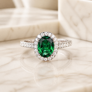 Anel Feminino de Prata Esterlina S925 com Pedra de Alto Carbono, Lapidação Oval Verde Esmeralda, Cravação Halo e Pavé - Product Image 5
