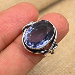 Anillo de Plata de Ley 925 hecho a mano con impresionante piedra preciosa de iolita en forma ovalada bonita incrustación de diamantes para bodas y fiestas - Product Image 1