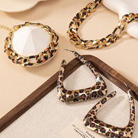 Ensemble de bijoux exagéré plaqué or 18 carats avec pendentif imprimé léopard, collier, bracelet, boucles d'oreilles et bague