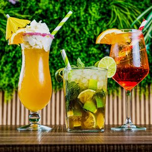 Verres à cocktail <span class=keywords><strong>Pina</strong></span> <span class=keywords><strong>Colada</strong></span> transparents en plastique acrylique Hurricane Glass 13 oz - Product Image 3