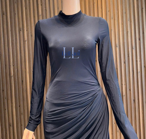 Robe longue moulante élégante pour femme, style urbain, à manches classiques, taille froncée, col montant, en mélange de coton, polyester et élasthanne, Vietnam - Product Image 1