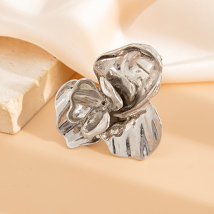 Anello di moda Punk per uomo e donna anello anello grande fiore pieno d'oro - Product Image 5