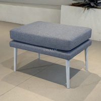 Fauteuil d'extérieur moderne avec dossier tressé haut et coussins, chaise de jardin pour terrasse