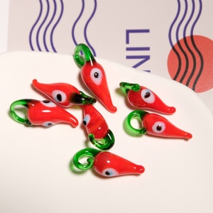 Divertidos Dijes de Chiles Rojos para Niños, Hipoalergénicos, Unisex, de Latón Chapado en Oro, Accesorios de Joyería DIY para Pendientes y Colgantes - Product Image 4