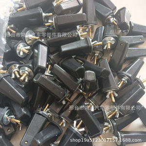 หัวฉีดน้ำล้างกระจกหน้ารถ Foton รุ่น HT-1751 HT-1749 แบบ A รูทองแดง พร้อมแผ่นเหล็กยึด วัสดุไนลอน - Product Image 5