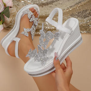 Sandalias de Plataforma con Pedrería de Mariposa, Talla Grande, Verano 2025, Accesibles, de Lujo, con Suela Gruesa y Punta Abierta, para Playa - Product Image 1