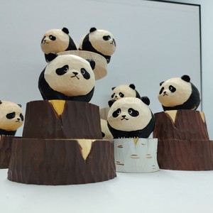 Ornement de bureau rustique rond en bois sculpté à la main en forme de panda, lot de plusieurs pièces, en bois de tilleul, décoration de salon - Product Image 2