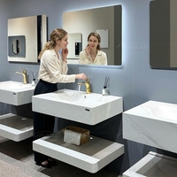 Meuble de salle de bain mural moderne de luxe à deux niveaux avec lavabo en pierre artificielle et miroir LED