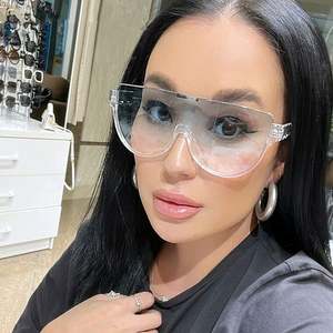 Gafas de Sol Personalizadas con Logotipo 2025, Montura Transparente de Media Montura, Lentes de Una Pieza Extra Grandes con Protección UV400 para Mujer - Product Image 5