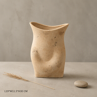 Vase en céramique artisanale ARM LVG Wabi Sabi, forme sculpturale organique, grès mat moucheté, conteneur floral incurvé irrégulier