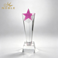 Trophée étoile rose en cristal sur mesure au design noble et élégant pour cadeau d'affaires