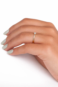 Bague de fiançailles minimaliste en diamant rond de laboratoire de qualité supérieure, pavée, bijoux éthiques de promesse - Product Image 3