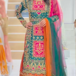 Hecho a mano Faux Georgette bordado lehenga choli diseñado para fiestas festivas reuniones sociales fiestas ceremonia de boda noche - Product Image 4