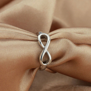 Anello Minimalista a Forma di Infinito, Gioiello Creativo di Tendenza per Donne - Product Image 2