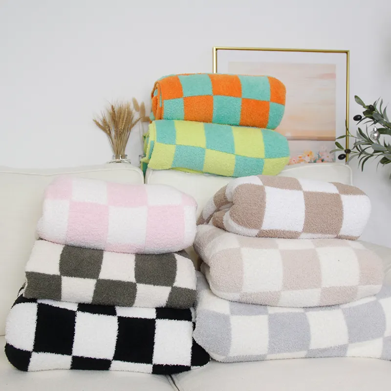 Wholesale Dream Plush Hot-selling Microfiber United Fashion Checkered 100% Polyester Knitted Throw Blanket for Autumn Winter