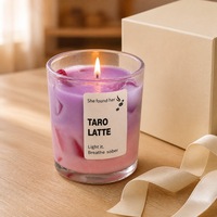 Bougie aromatique artisanale en pot, marque propre, avec dégradé réaliste de café glacé et latte, pour décoration de boutique