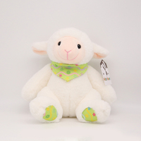 Personnages de dessins animés personnalisés en gros moutons chèvre agneau jouets en peluche avec écharpe verte mascotte animaux en peluche cadeaux