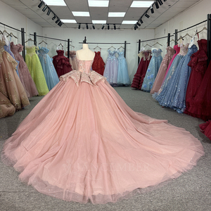 Vestido de Quinceañera Moderno con Lentejuelas y Encaje, Color Rosa, con Apliques Naturales, Ilusión de Cristal y Pliegues, Modelo Dy6942 - Product Image 4