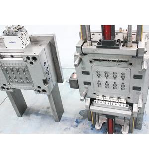 Molde de injeção da tampa superior da garrafa da loção plástico da cavidade 8 com sistema fechamento automático - Product Image 1