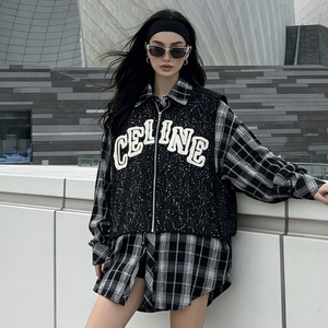 Chemise tendance à carreaux noirs et blancs 6831/FANMAJIALIE avec détails scintillants, dessins animés et lettres – Haut décontracté pour le quotidien et la mode urbaine - Product Image 3