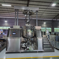Homogénéisateur-émulsifiant industriel entièrement automatique à levage hydraulique et pompe à vide en acier inoxydable haute productivité pour cosmétiques et soins du visage