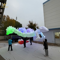 Marionnette de dragon à trois têtes gonflable éclairée par LED de 6 m de long pour le carnaval, le spectacle du Nouvel An