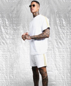 Vente en gros Ensembles de shorts d'été décontractés pour hommes Ensemble de survêtement uni à manches courtes pour t-shirt Shorts Vêtements de marque pour hommes 2 pièces Twin Sets - Product Image 1